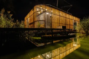 Houses on water Nowa Wies Zbaska - enterance at night